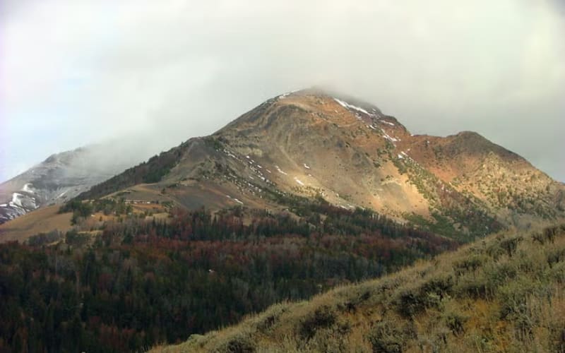 A scenic view of a mountain in Yellowstone, perfect for exploring Yellowstone hikes in nature.