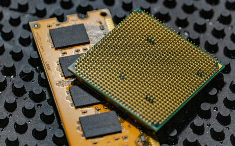 A close-up image of a circuit board with chips, illustrating the technology behind Mediatek vs Snapdragon processors.
