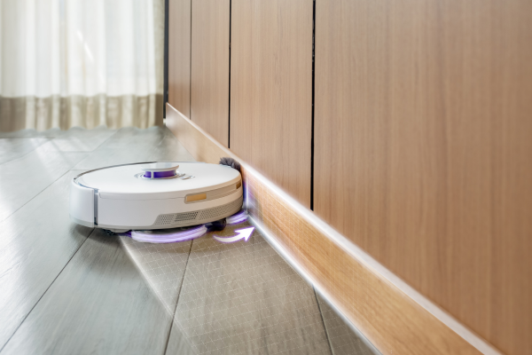 A robot vacuum efficiently cleaning corners and edges of a room, showcasing the Best Robot Vacuum for Cleaning Corners and Edges.