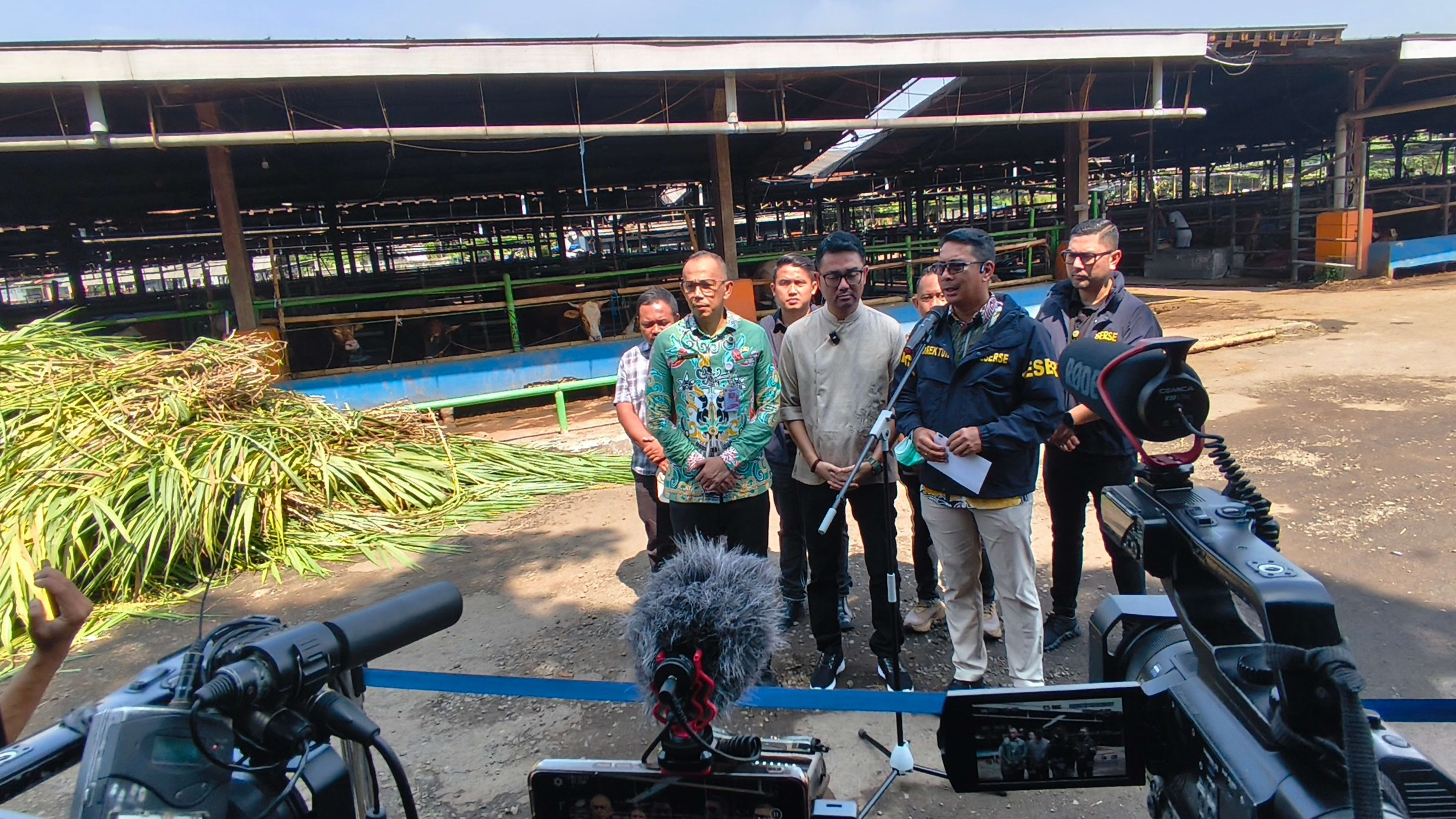 Jelang Idul Adha, Polda Metro Jaya Cek Hewan Kurban di Dharma Jaya 