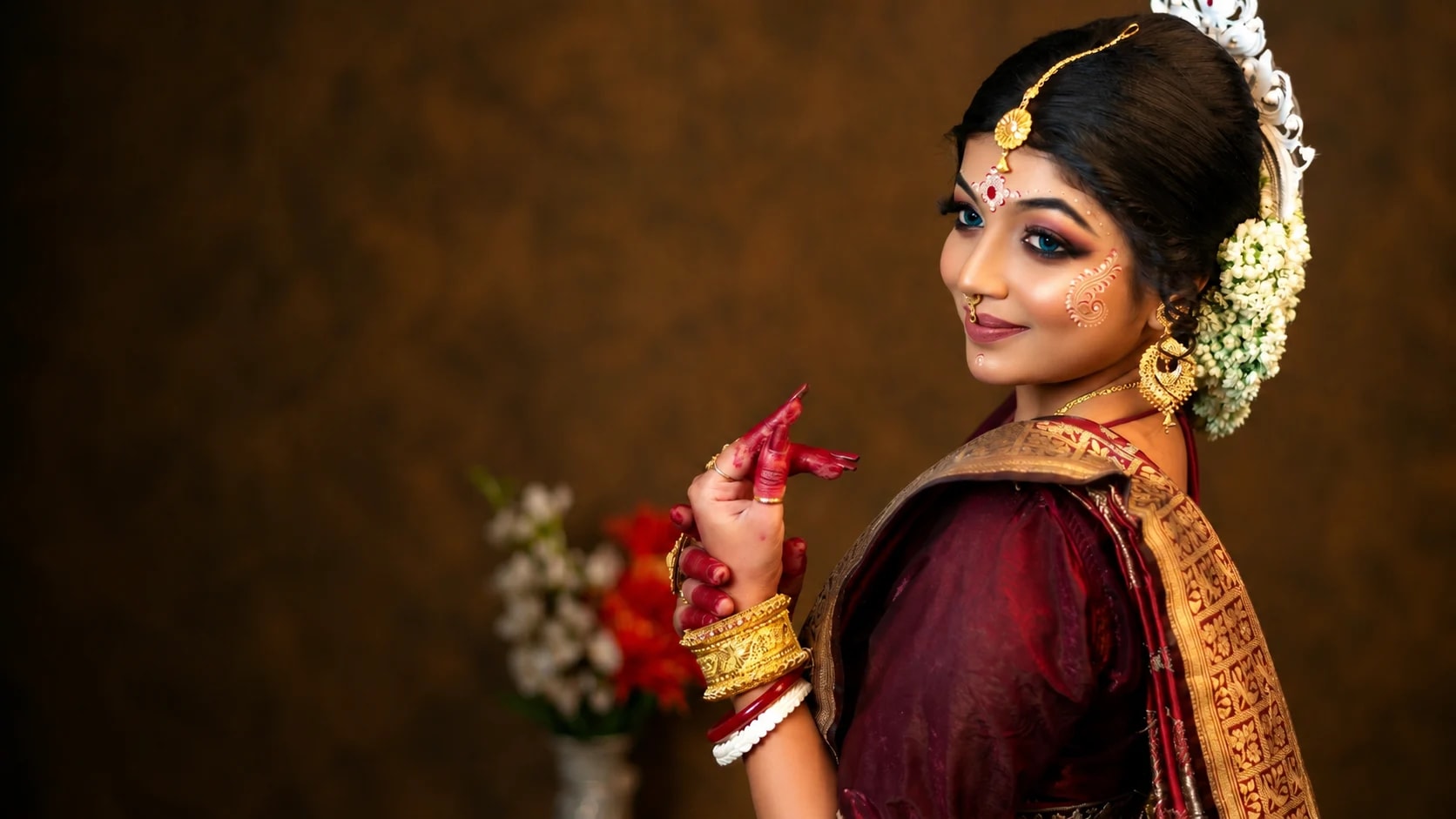 Luxury Bengali wedding makeup look with elegant bridal styling in Midnapore