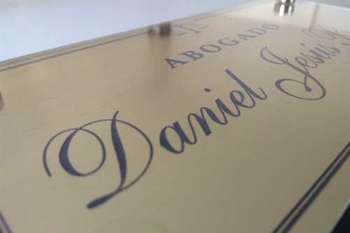 Imagen de producto Placa Profesional Simil Acero/Bronce 10 x 20 con Base. Art. PPS 1020