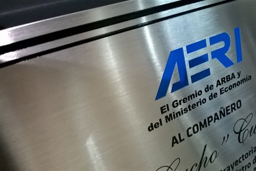 Imagen de producto Plaqueta  Acero 20 x 30 con Base y Caja. Art. PQA 2030