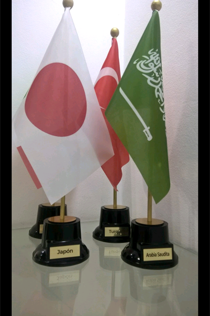 Imagen de producto Bandera con Mástil de Escritorio.