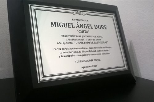 Imagen de producto Plaqueta Símil Acero/Bronce 20 x 30 con Base y Caja. Art. PSBA 2030