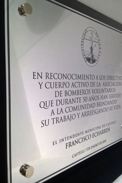 Imagen de producto Placa Símil Acero/Bronce 20 x 30 con Base. Art. PS 2030