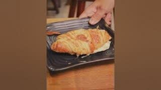 Capa do Vídeo - um croissant recheado