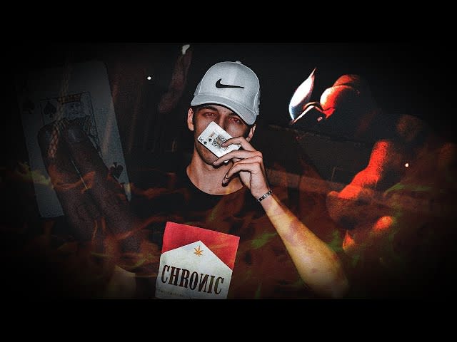 Capa do Vídeo - Kolin MC segurando uma carta