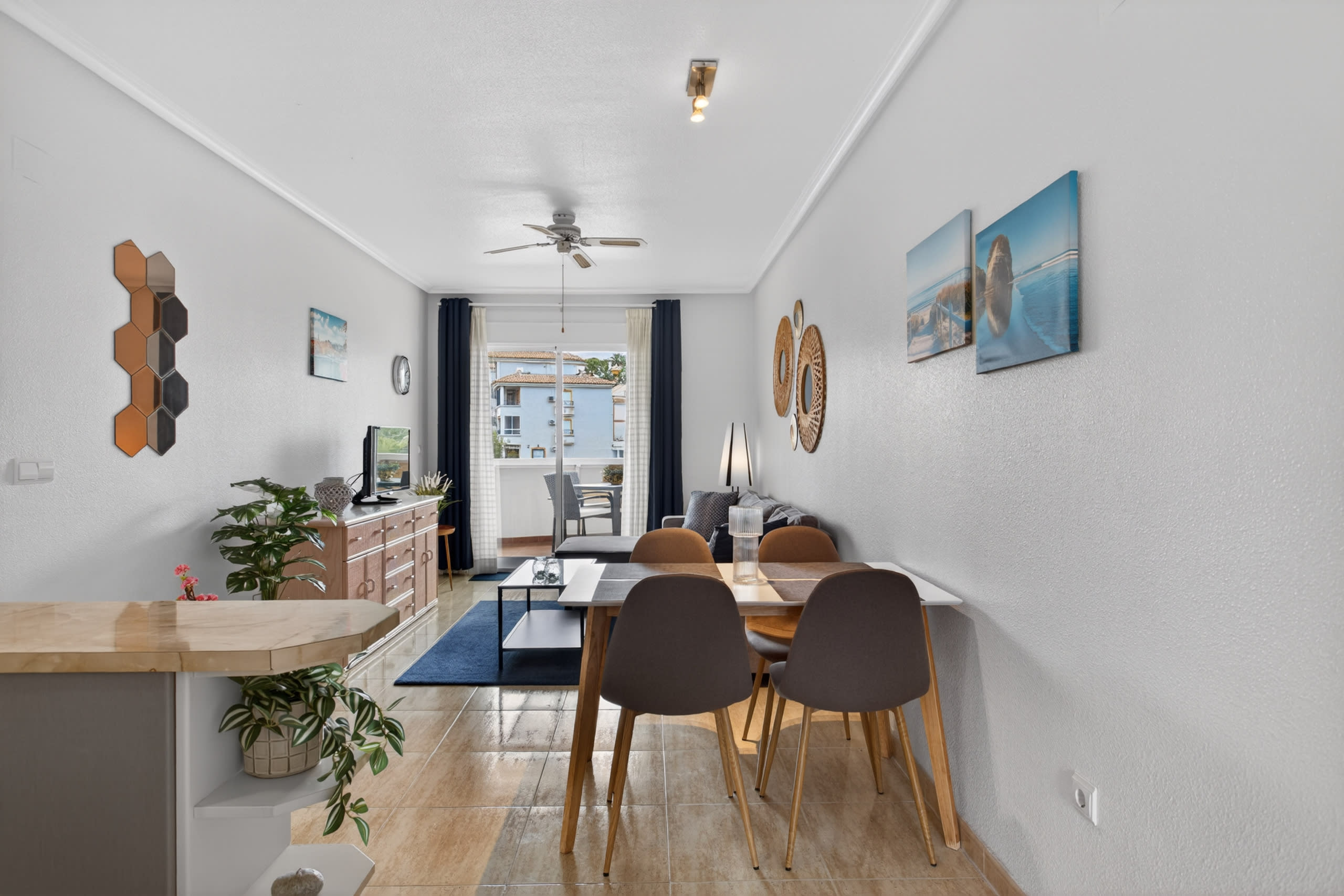 Salón-comedor amueblado — primera planta Villamartin Orihuela Costa
