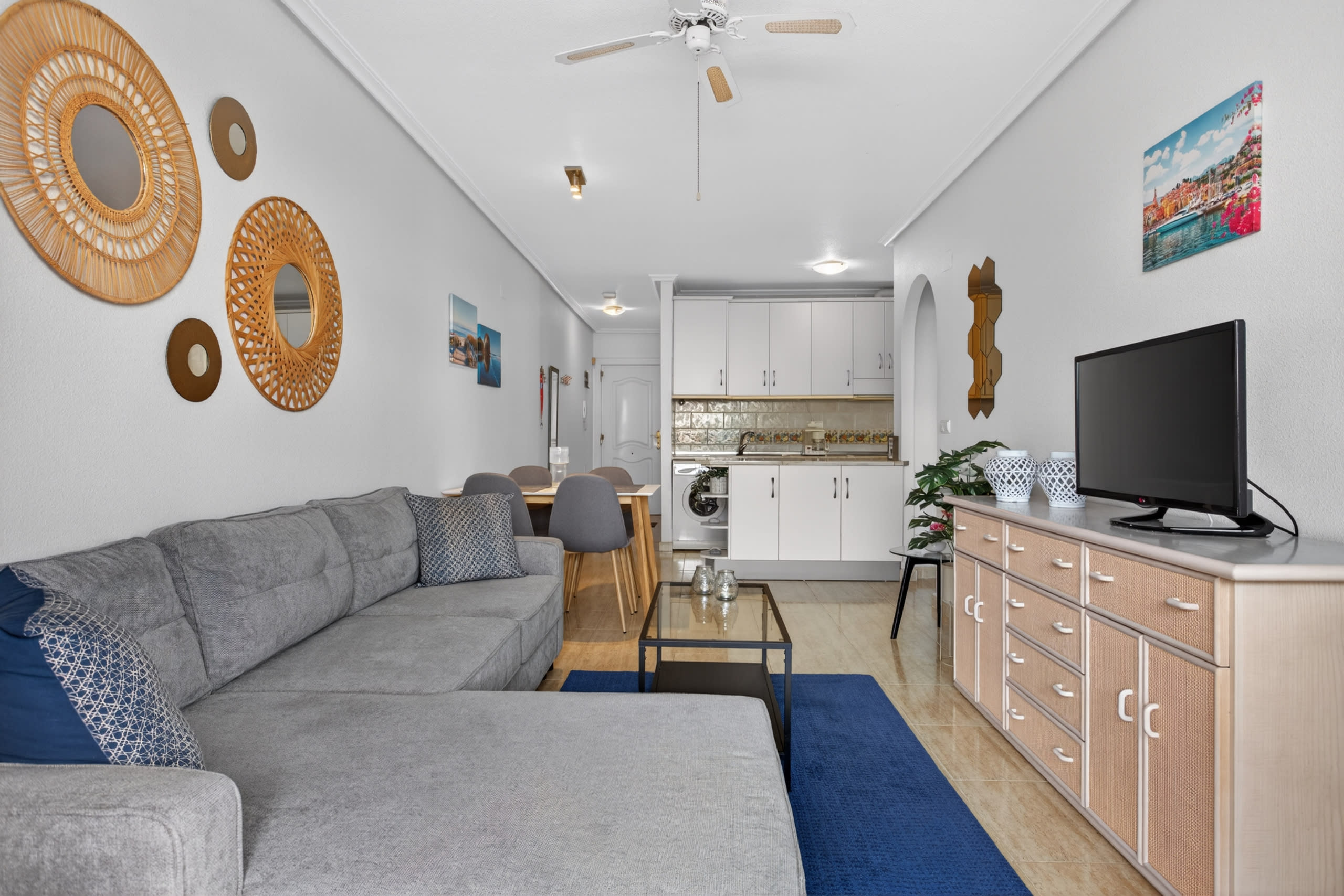 Bright living room with access to glazed terrace — resale apartment Villamartin Orihuela Costa