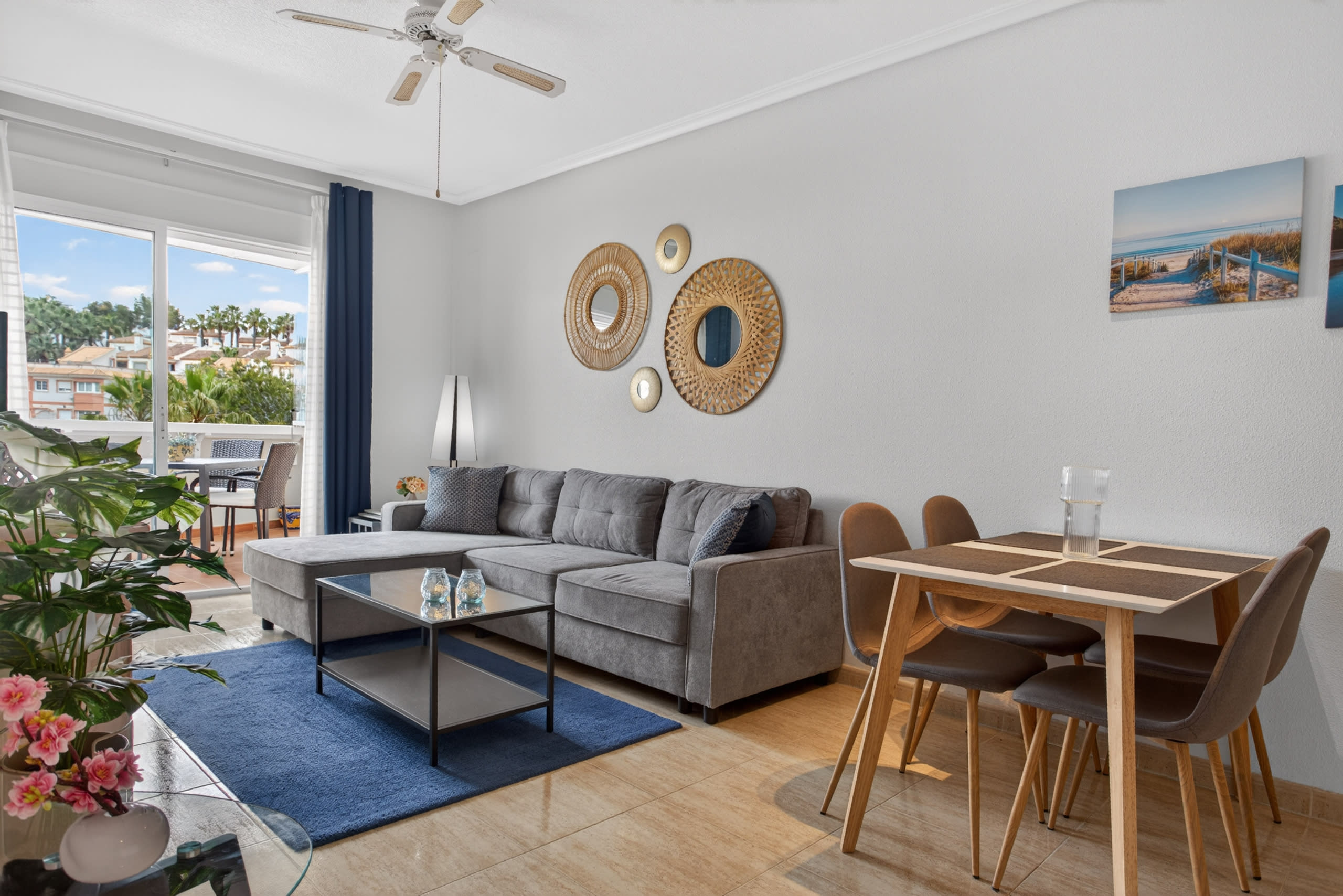 Appartement op de eerste verdieping met glazen terras en uitzicht op het zwembad — wederverkoop Villamartin Orihuela Costa