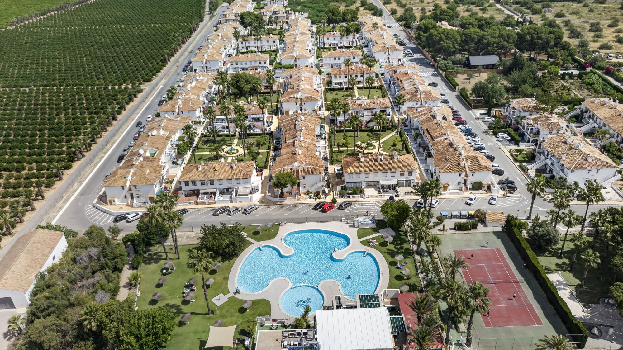 Communal gardens and pool area at Lago Jardín, Los Balcones Torrevieja