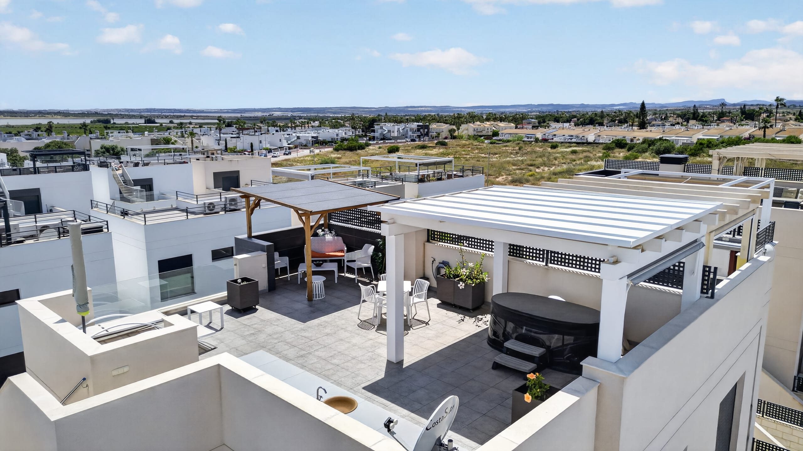 Resale apartment in Doña Pepa, Rojales — first floor with views of La Mata Lagoon, Costa Blanca South