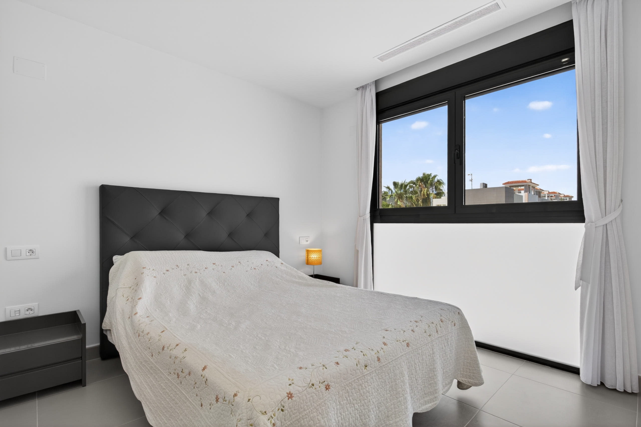 Furnished master bedroom — first floor apartment Doña Pepa Rojales Costa Blanca South