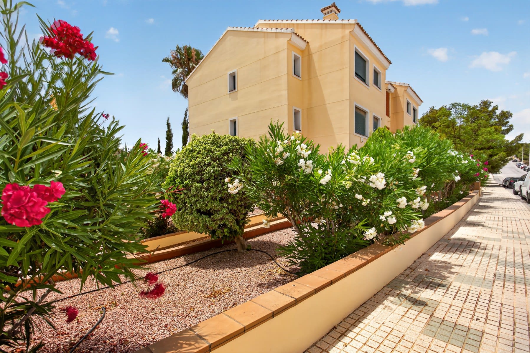 Penthouse with rooftop solarium in Lomas de Campoamor, Orihuela Costa — south-facing terrace view