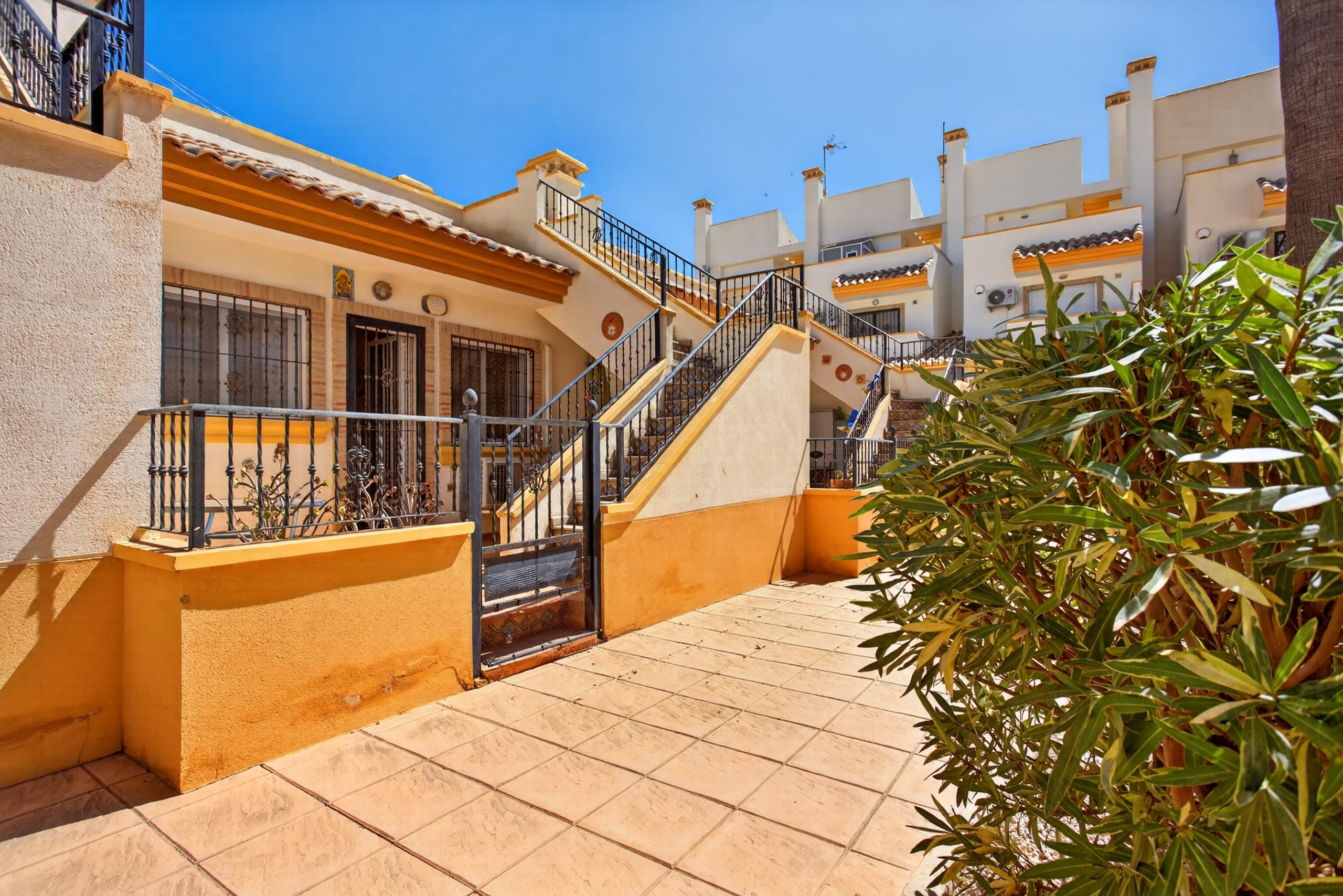 Maison de ville de plain-pied avec solarium privé à Los Dolses, Villamartín, Orihuela Costa