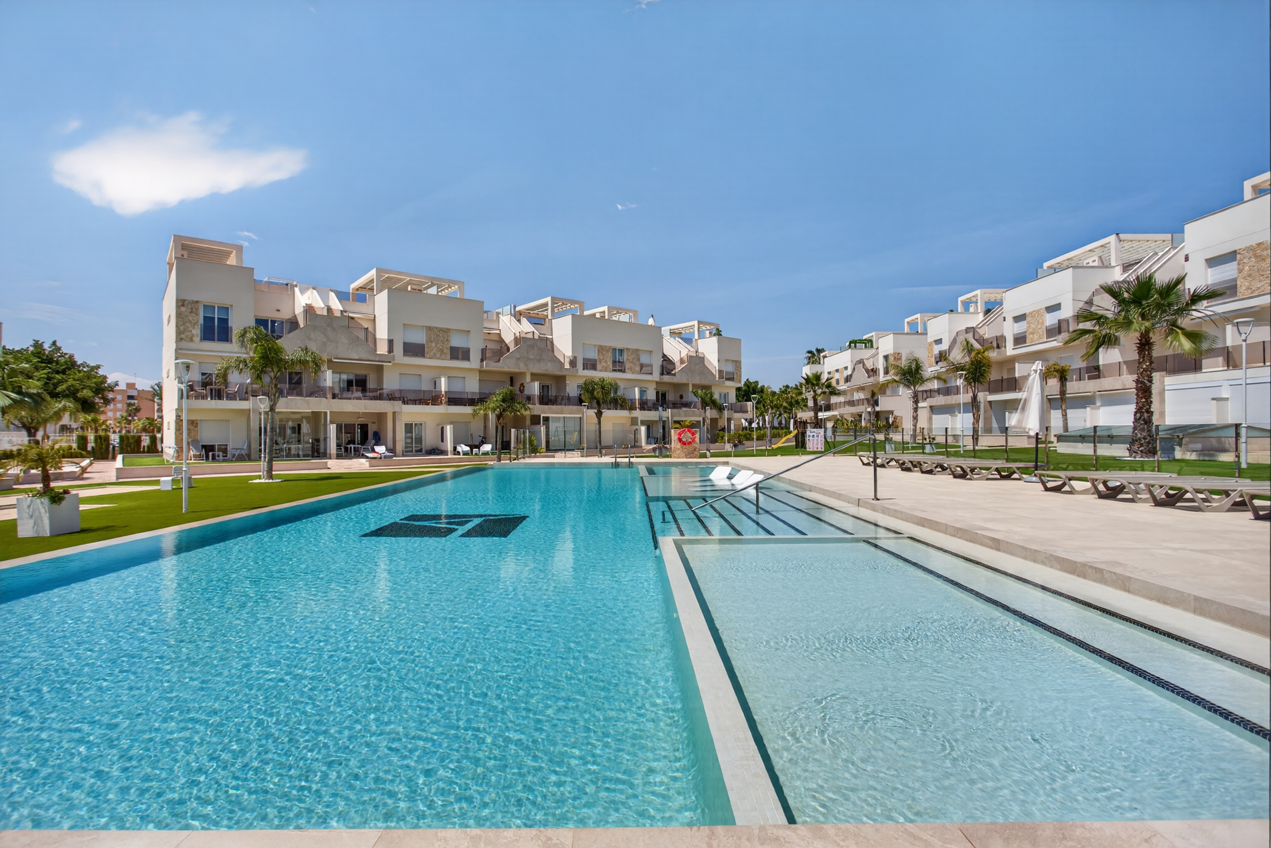 Piscine commune et zone résidentielle du penthouse à El Raso, Guardamar del Segura