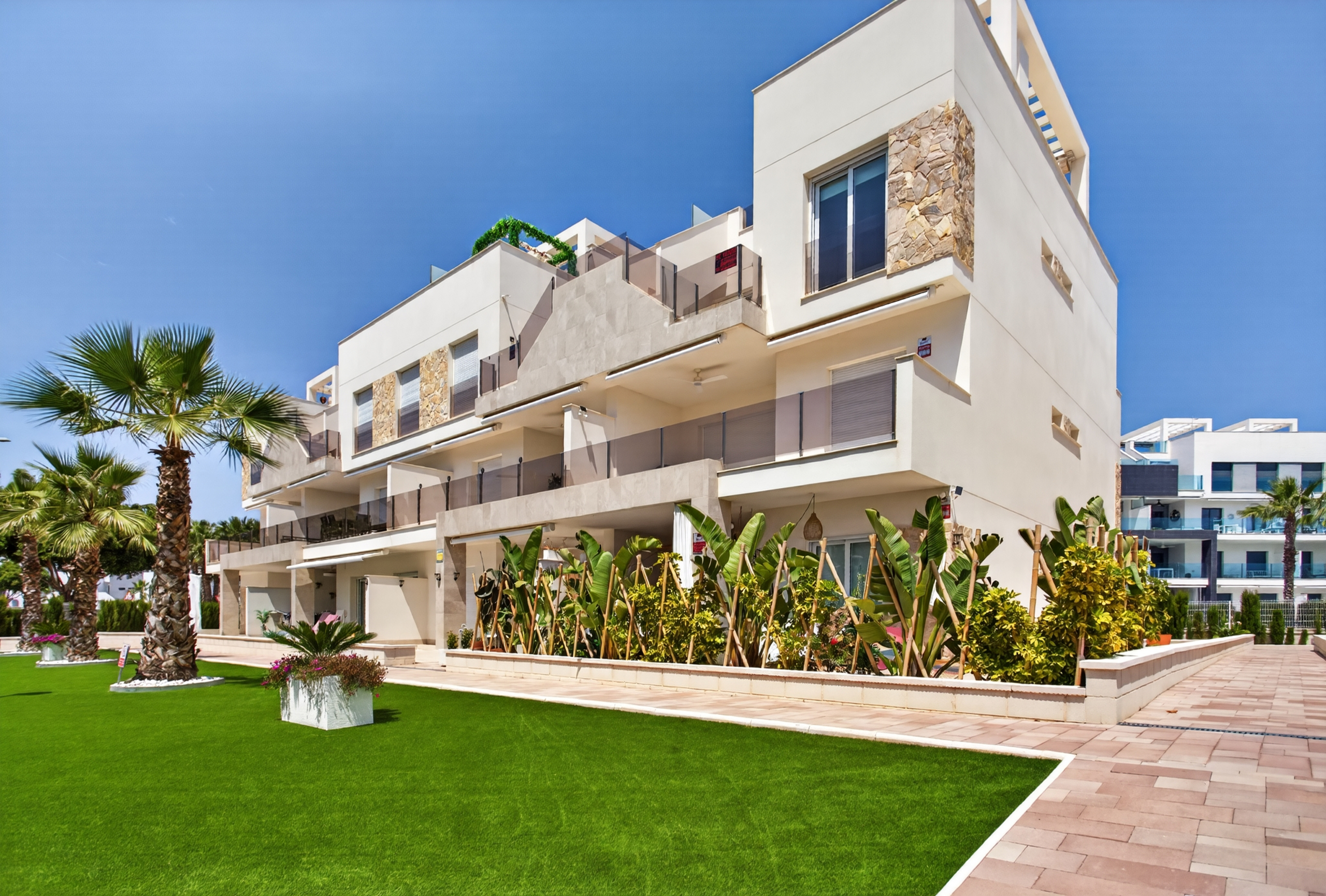 Ático a estrenar en El Raso, Guardamar del Segura — esquina con solárium privado de 70 m², Costa Blanca Sur