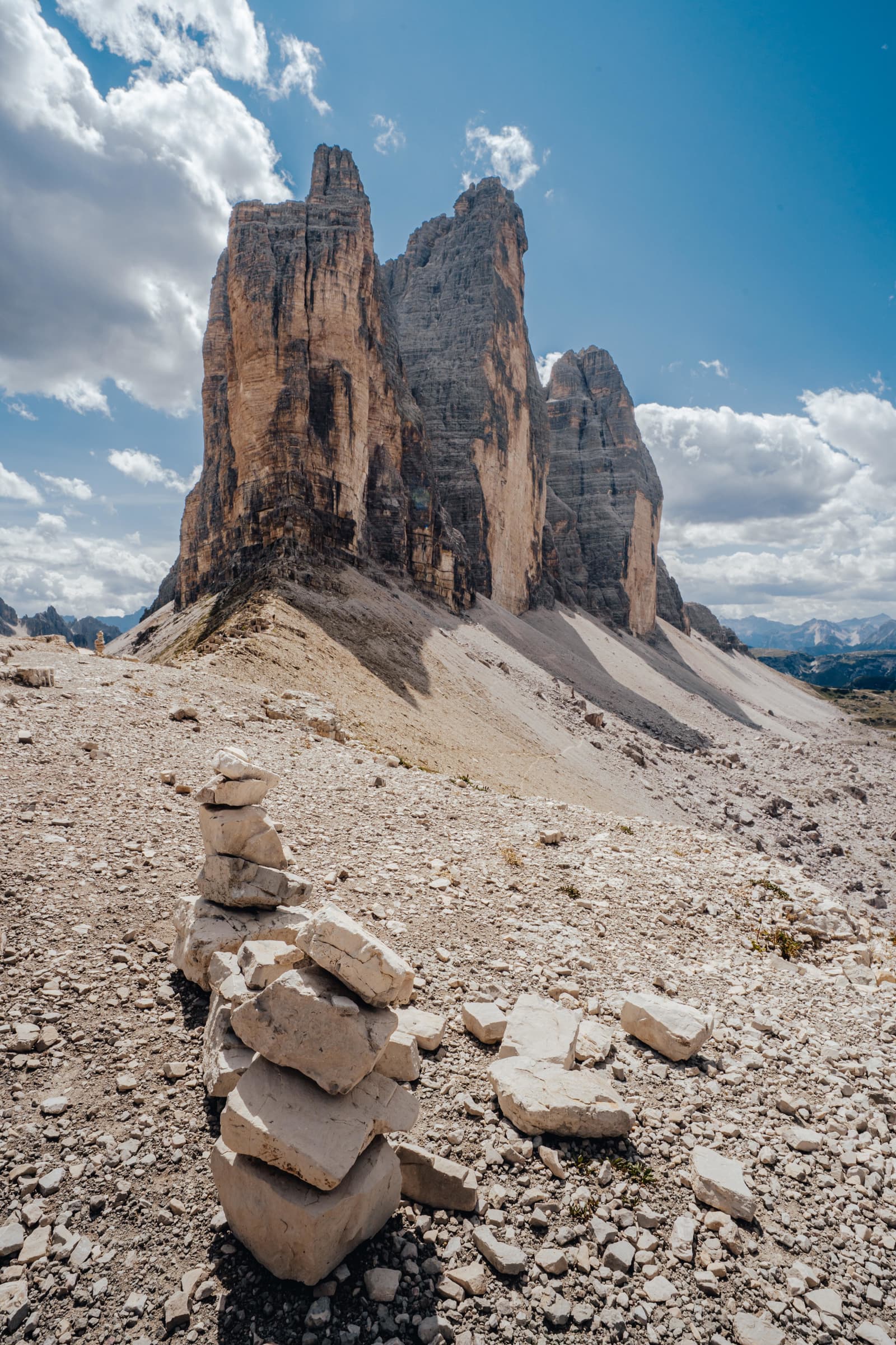 Kamienny kopczyk pod Tre Cime di Lavaredo