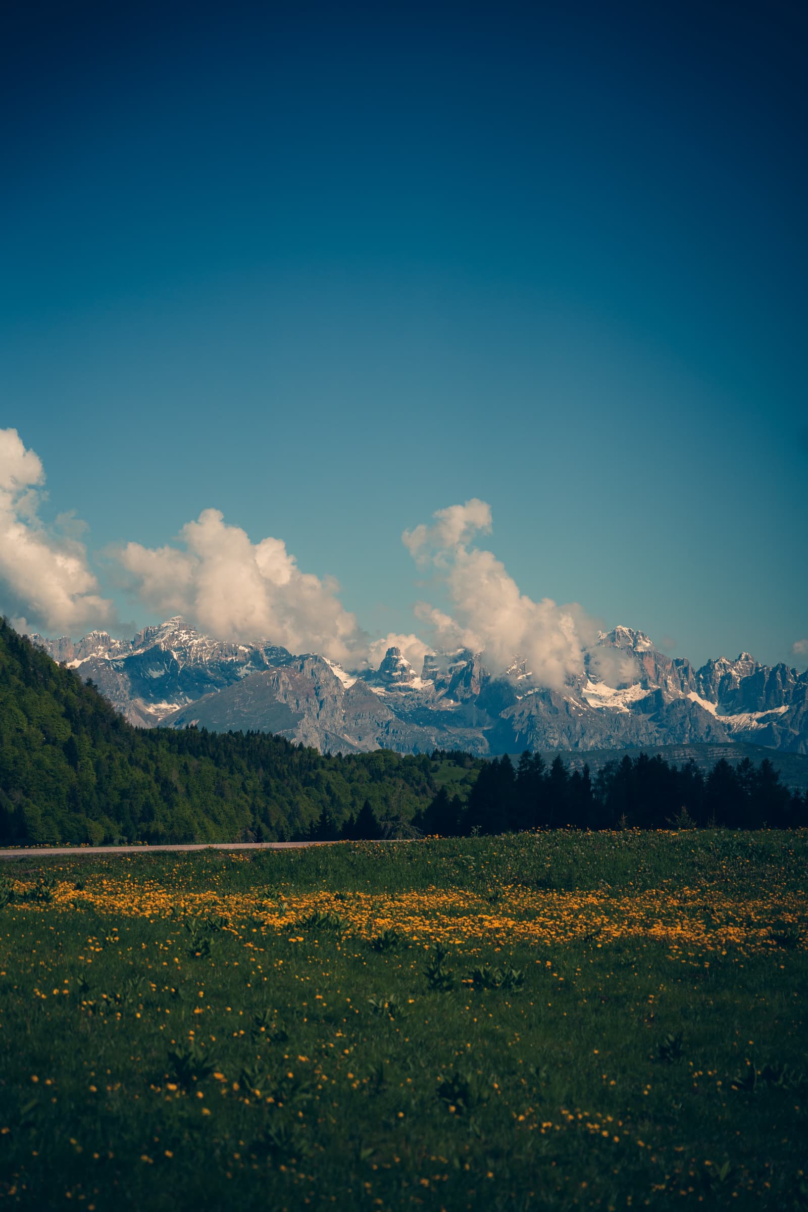 Panorama górska w pobliżu jeziora Garda