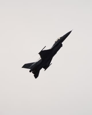 F16 Zeus