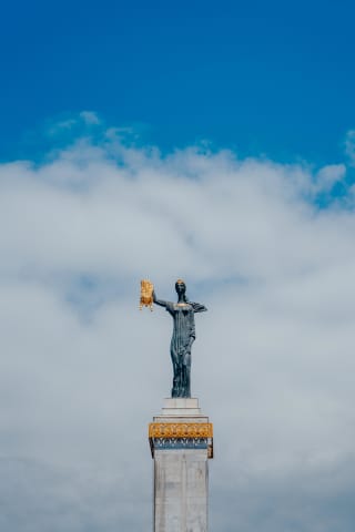 Pomnik Medei ze Złotym Runem na Placu Europejskim w Batumi