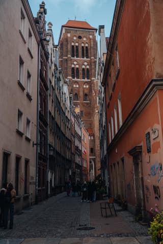 "Ulica Mariacka i widok na Bazylikę Mariacką