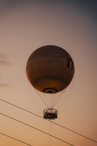Balon widokowy nad Tbilisi o zachodzie słońca