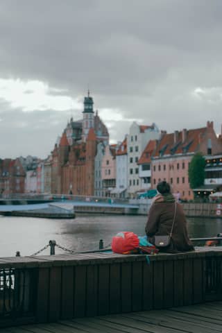 Chwila zadumy nad Motławą