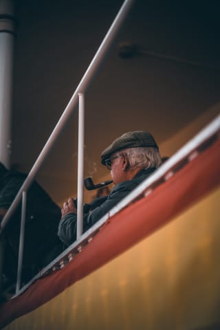Facet z fajką