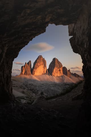 Tre Cime di Lavaredo w ramie jaskini