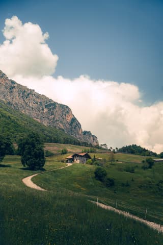 Lonely hut near Lake Garda
