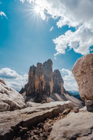 Południowe promienie słońca nad Tre Cime di Lavaredo