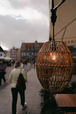 Nastrojowa lampa w kawiarni na Starym Mieście
