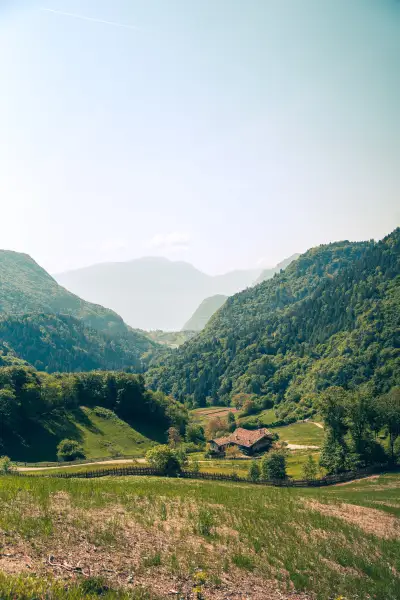 Lonely hut near Lake Garda