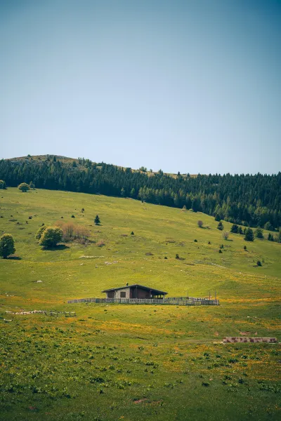 Lonely hut near Lake Garda