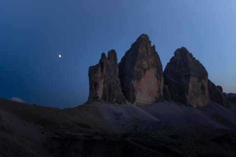 Wschód księżyca nad Tre Cime di Lavaredo