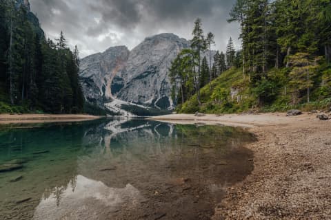 Burzowe chmury nad Lago di Braies