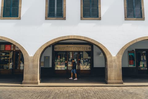 Budynek z łukami w Funchal