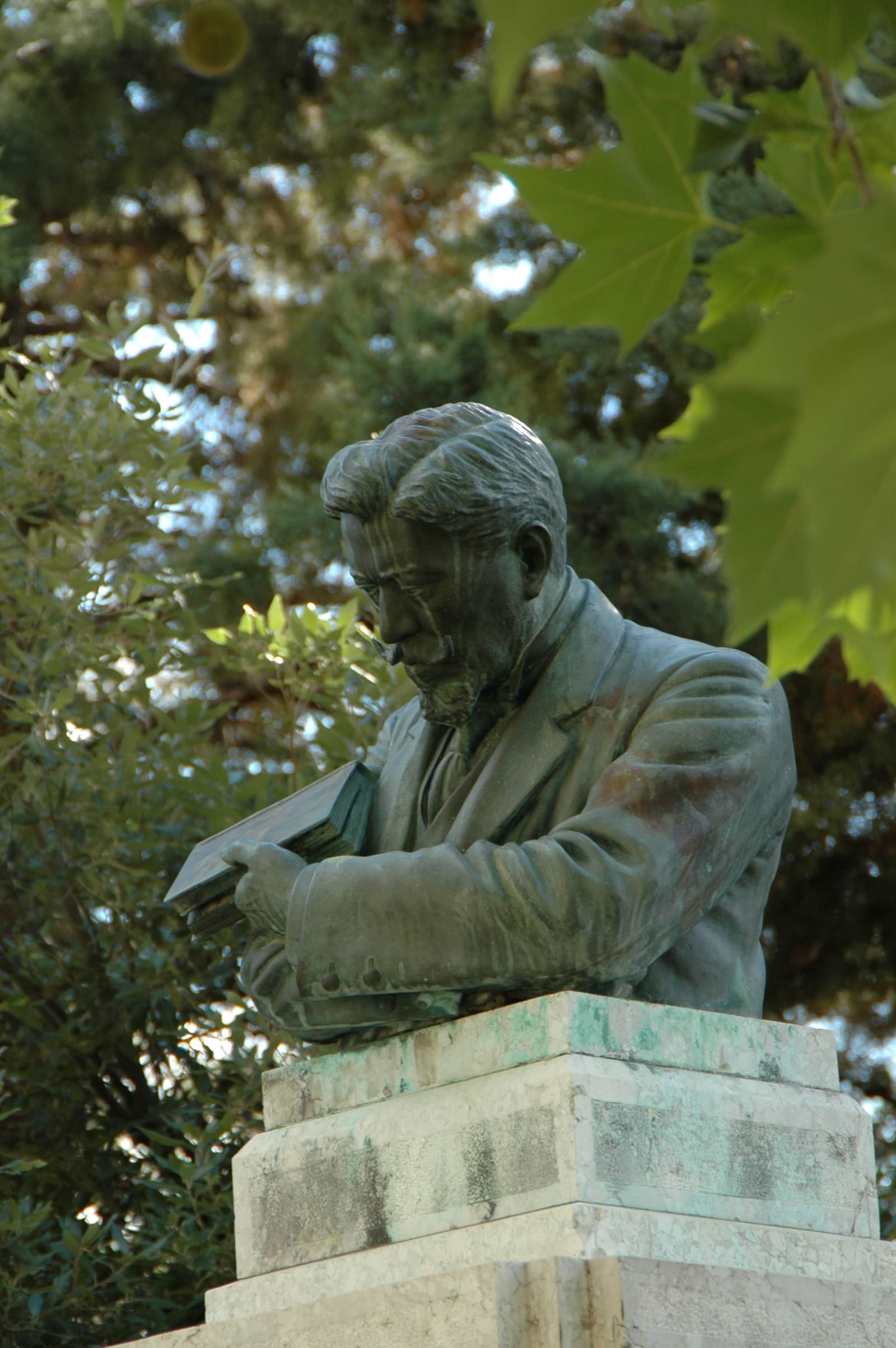 Statua di Francesco Torraca