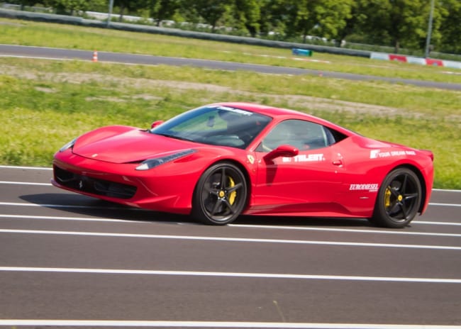 Guida in Pista Ferrari 458 Italia o Lamborghini Gallardo CarschoolBox Jesolo