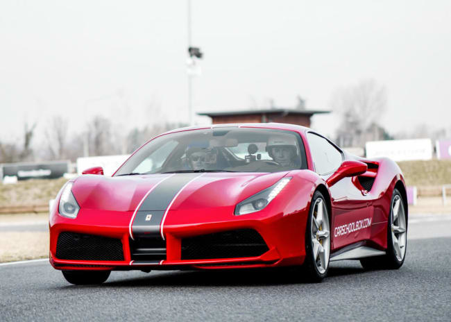 Guida in Pista Ferrari 488 GTB o Lamborghini Huracàn EVO CarschoolBox Jesolo