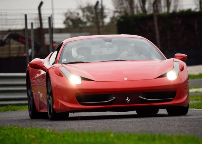 Guida in Pista Ferrari o Lamborghini Circuito Pomposa -43%