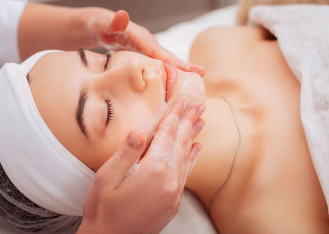 Pulizia Viso Esteticamente Palazzolo dello Stella -49%