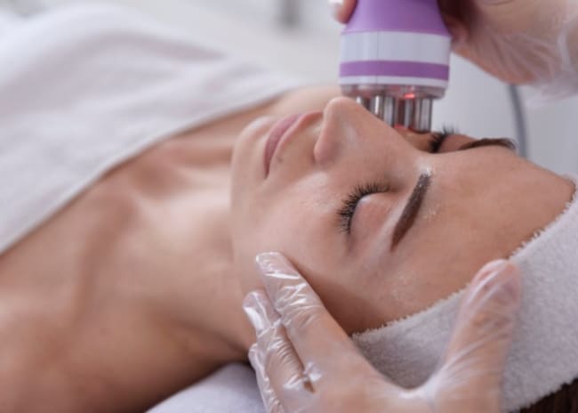 3 o 6 radiofrequenze viso abbinate a massaggio Beauty Advance Torino  -73%