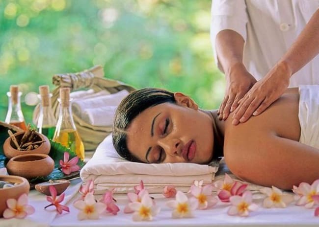 Rituale benessere olistico a Torino con visita e massaggi per 1 o 2 persone -72%