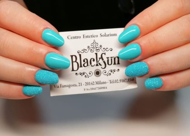 1 Manicure o 1 Manicure + Pedicure con applicazione di smalto semipermanente -44%