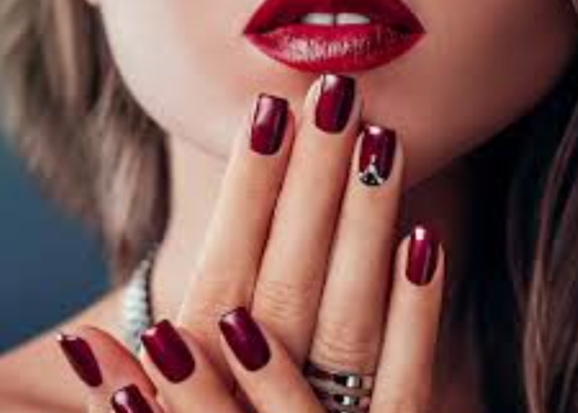 1 manicure o 1 pedicure con applicazione di smalto semipermanente-50%