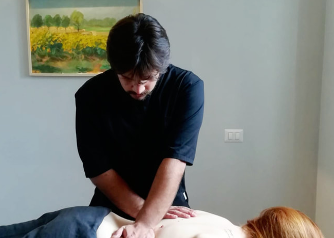 1 massaggio a scelta tra relax, sportivo o terapeutico da 40 o 60 minuti presso Domyos studio massoterapico di Alessandrio Dominioni -34%