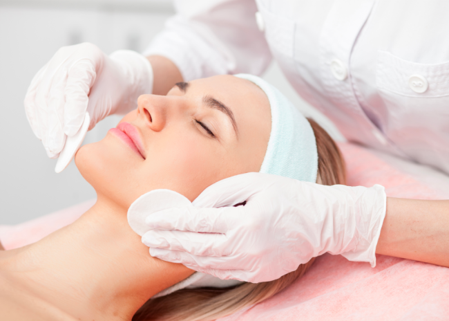 1 Seduta di pulizia viso o trattamento viso -45%